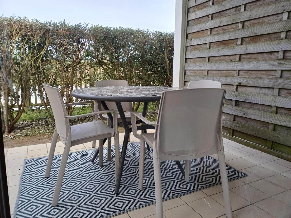 Le 501 F2 De Plain-Pied Avec Terrasse Apartment Courseulles-sur-Mer Luaran gambar
